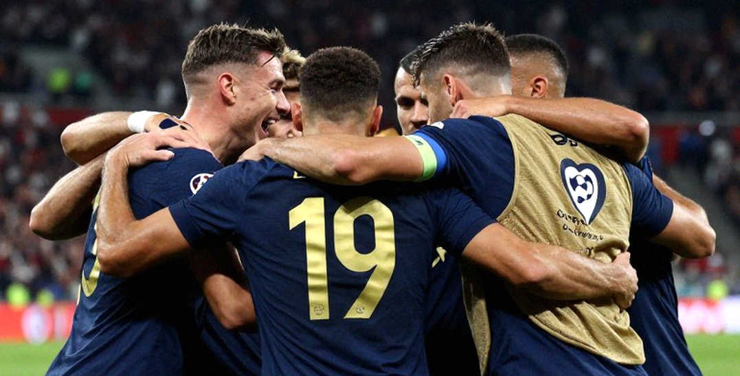 Barcelona từ chối 25 triệu euro cho Carlos Espi: bài toán suất đá chính, không phải bài toán tài năng
